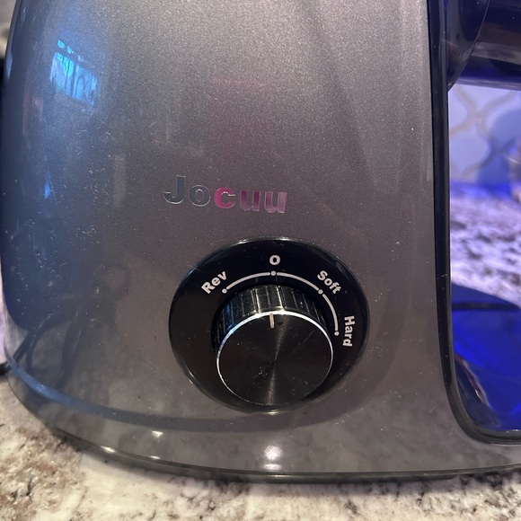 Jocuu Slow Masticating Juicer with slow/fast modes - Picture 4 of 4